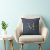Elegante Gouden Monogram Script Namen Trouwen Blau Kussen (Stoel)