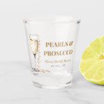 Elegante gouden parels en Prosecco Vrijgezellenfee Shot Glas<br><div class="desc">Geniet van elegantie met onze Elegant Gold Pearls en Prosecco Vrijgezellenfeest Shot Glass. Dit prachtige borrelglas straalt verfijning uit, met glinsterende gouden accenten en delicate parels die perfect aansluiten op de feestelijke sfeer van uw vrijgezellenfeest. Snip op je favoriete likeur of toast met een shot prosecco in stijl, terwijl je...</div>