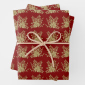 Elegante gouden rozen en bladeren patroon rood inpakpapier vel (In situ)