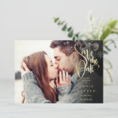 Elegante gouden schrift wintervlokken foto save the date (Staand voorkant)