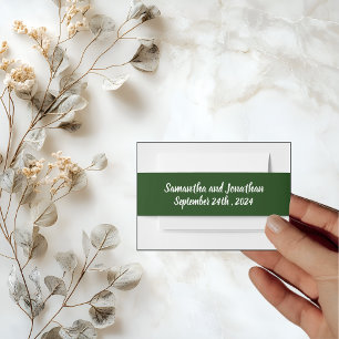 Elegante gouden schriftlijst op groen uitnodigingen wikkel