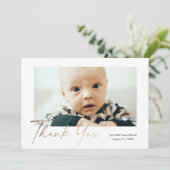 Elegante Gouden Script Babyfoto Bedankkaart (Staand voorkant)