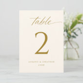 Elegante Gouden Script Bruiloft Tafel Nummers Kaart (Staand voorkant)