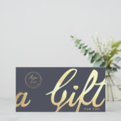 Elegante gouden script cadeaubonkaart | Luxe (Staand voorkant)