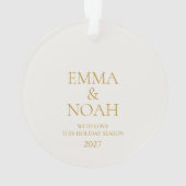 Elegante gouden script “Ons eerste kerstfeest” Ornament (achterkant)