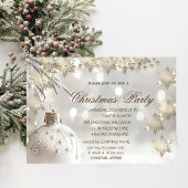 Elegante gouden sneeuwvlokken, witte bal kerstfees kaart