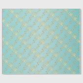 Elegante gouden trouwringen op lichtblauw cadeaupapier (Vlak)