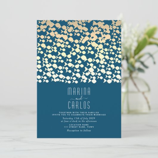 Elegante gouden vis patroon strand bruiloft uitnod kaart (Staand voorkant)