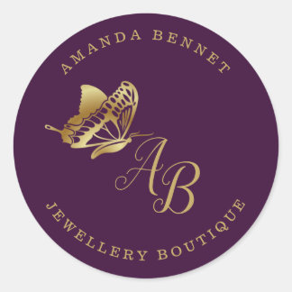 Elegante gouden vlinder op paarse, monogramed ronde sticker