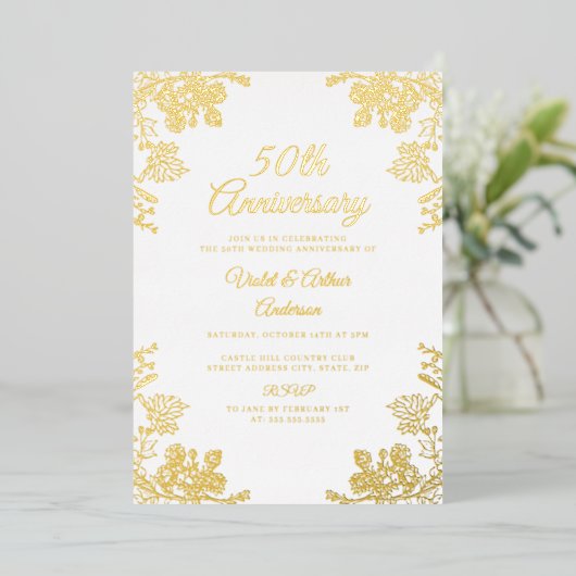 Elegante gouden witte bloem 50ste bruiloft Jubileu Folie Uitnodiging (Staand Voorkant)