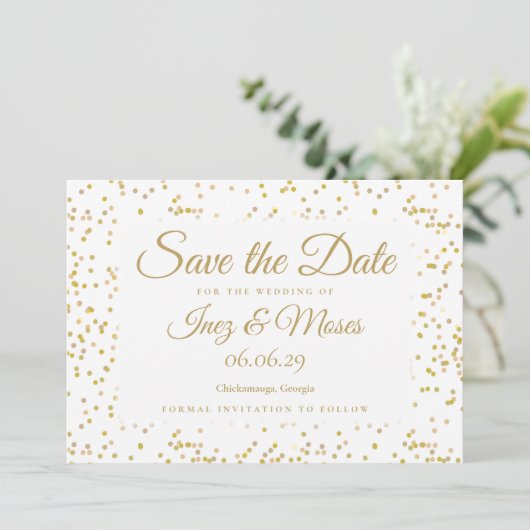 Elegante goudstof confetti chic script bruiloft save the date (Staand voorkant)