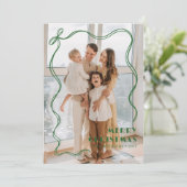 Elegante Green Ribbon Familie Foto Vrolijk Kerstmi Feestdagenkaart (Staand voorkant)
