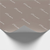 Elegante greige beige script aangepaste naam verja cadeaupapier (Hoek)