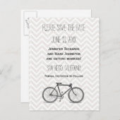 Elegante Grijze Chevron  Fiets Bewaar de Datum Aankondigingskaart (Voorkant / Achterkant)