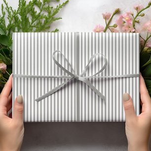 Elegante grijze en witte dunne strepen cadeaupapier