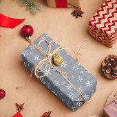 Elegante  Grijze en Witte Sneeuwvlokken Cadeaupapier