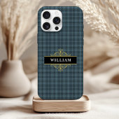 Elegante grijze geruite gouden monogram iPhone 15 case