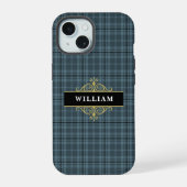 Elegante grijze geruite gouden monogram iPhone 15 case (Achterkant)