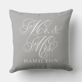 Elegante grijze Mr en Mrs script bruiloft Kussen (Achterkant)