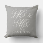 Elegante grijze Mr en Mrs script bruiloft Kussen (Voorkant)