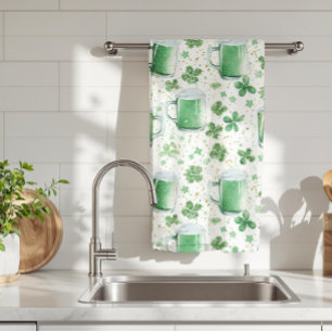 Elegante groene biermugs en witte shamrocks theedoek
