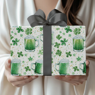 Elegante groene bierpullen en witte klavers cadeaupapier