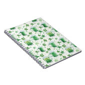 Elegante groene bierpullen en witte klavertjes notitieboek (Rechterzijde)