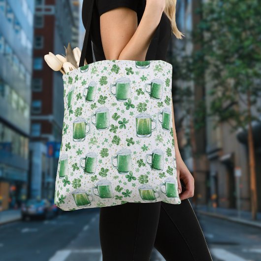 Elegante groene bierpullen en witte klavertjes tote bag