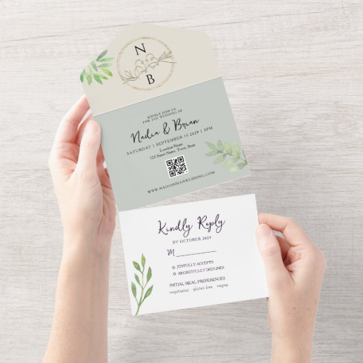 Elegante groene en gouden bruiloft all in one uitnodiging (Afscheurbaar)
