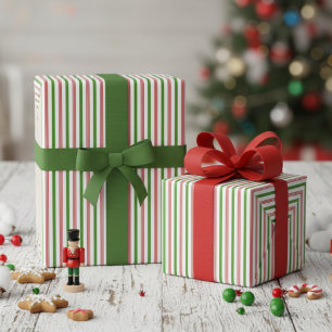 Elegante groene en rode candy cane pinstripes cadeaupapier