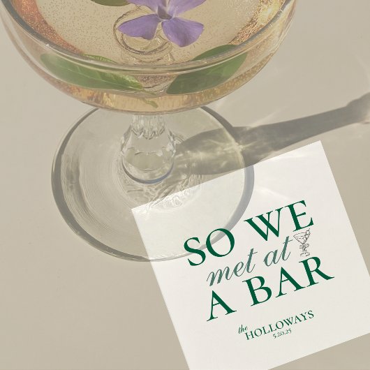 Elegante groene gepersonaliseerde cocktail uur bru servet