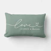 Elegante Groene Liefdeshart Script Koppelnamen Kussen (Voorkant)