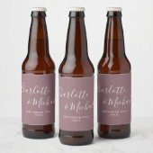 Elegante handtekening script mauve bruiloft bier etiket (Flessen)