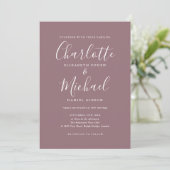 Elegante handtekening script mauve bruiloft kaart (Staand voorkant)