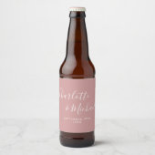 Elegante handtekening script stoffig roze bruiloft bier etiket (Voorkant)