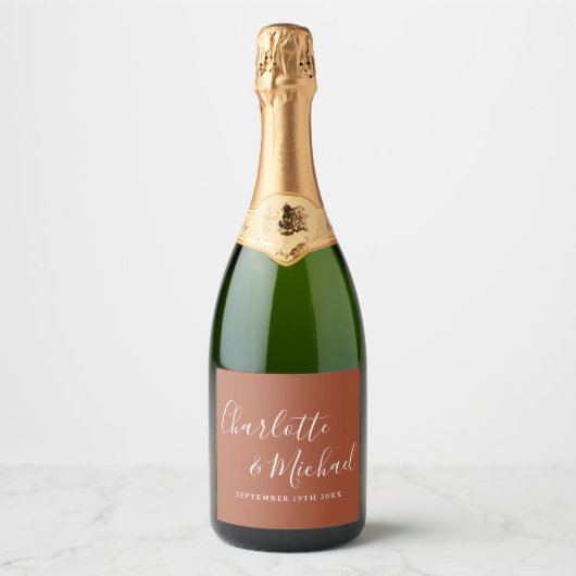 Elegante handtekening script terracotta bruiloft sparkling wijnetiket (Voorkant)