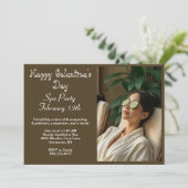 Elegante Happy Galentine's Day Spa Party Uitnodigi (Staand voorkant)