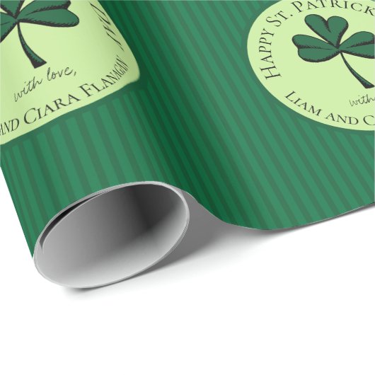 Elegante Happy St Patrick's Day Green Clover Cadeaupapier (Rol Hoek)