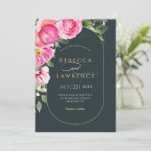 Elegante helder roze bloemenboog bruiloft uitnodig kaart (Staand voorkant)