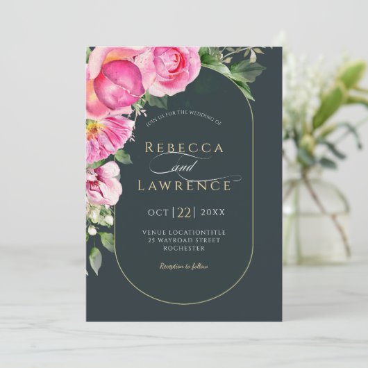 Elegante helder roze bloemenboog bruiloft uitnodig kaart (Staand voorkant)