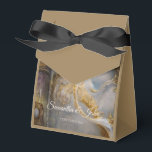 Elegante hemels gouden poort, gouden tekst bedankdoosjes<br><div class="desc">Gepersonaliseerde Elegante Hemelse Gouden Poort,  Gouden Tekst Favor Box,  en volledig aanpasbaar Bruiloft Kussen voor de bruiloft ceremonie,  ring drager of knielen.</div>