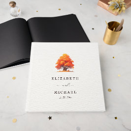 Elegante herfsttrouw bruiloft in de natuur onder d gastenboek