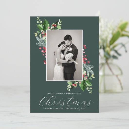 Elegante Holly Berry bruiloft foto groen Feestdagenkaart (Staand voorkant)