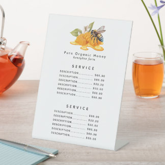 Elegante honingraten met bij reclamebord met voetstuk