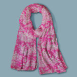 Elegante  hot pink toile de jouy sjaal<br><div class="desc">retro hot pink toile de jouy Scarf. Verrijk uw garderobe met de tijdloze elegantie van de design van toile de jouy, geïnspireerd op de prachtige patronen van Franse landschapscènes. Deze verfijnde Toile prints zijn een all time rage op dit moment, prachtige design die natuurlijke schoonheid en charme brengen. Deze modieuze...</div>