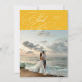Elegante Huwelijksfoto Geel Script Bedankkaart (Voorkant)