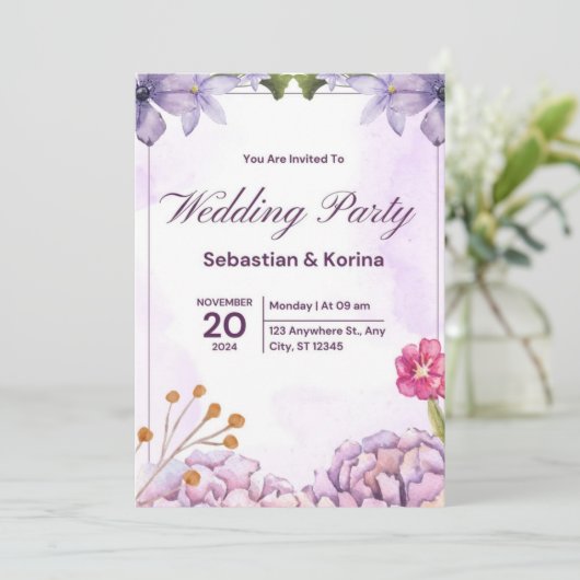 Elegante huwelijksuitnodiging met paarse bloemen kaart (Staand voorkant)