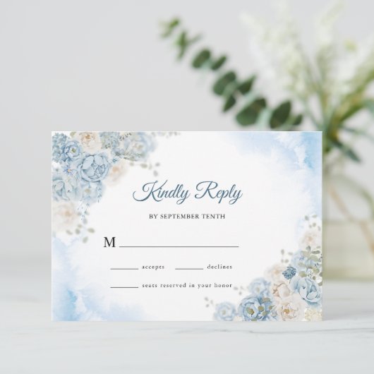 Elegante Ijsblauwe Ivoren Roos Bloemen Bruiloft RSVP Kaartje (Staand voorkant)