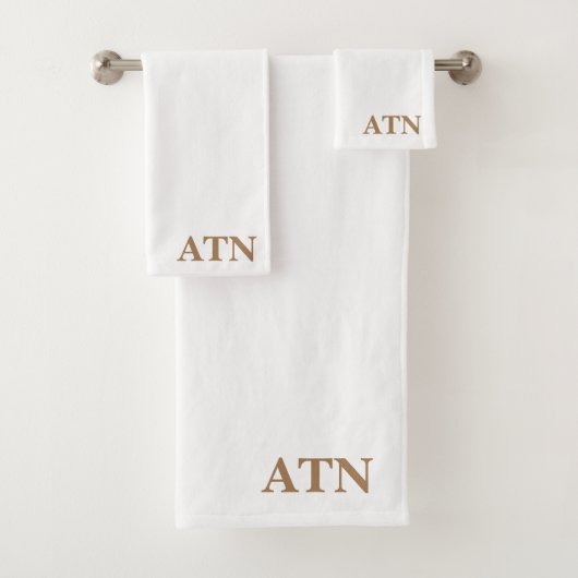 Elegante initialen in Cocoa bruin Witte achtergron Bad Handdoek (Insitu)