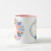 Elegante initiële bloem vlinder monogram en naam mok (Midden)